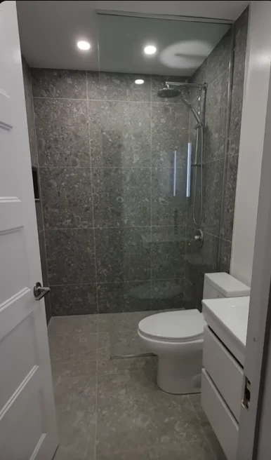 bathrooms with walk in showers